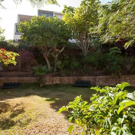 Modern 2 Bed Penthouse Americas Centre Of Town With A Pool And Ocean Views Апартаменты *