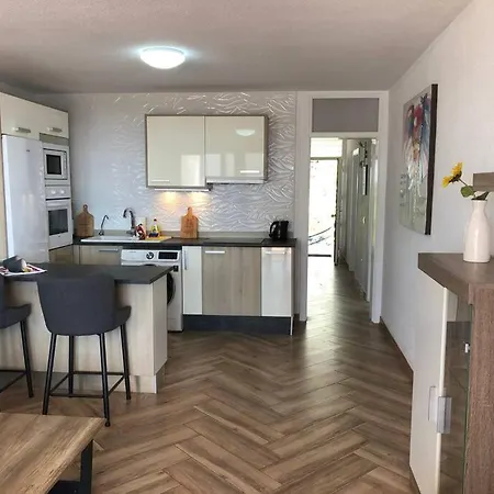 Lägenhet Modern 2 Bed Penthouse Americas Centre Of Town With A Pool And Ocean Views *