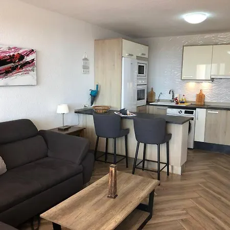 Modern 2 Bed Penthouse Americas Centre Of Town With A Pool And Ocean Views Lägenhet *